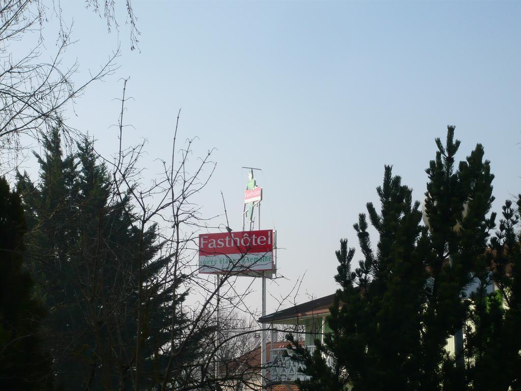 Fasthotel Geneve Gex Exterior photo